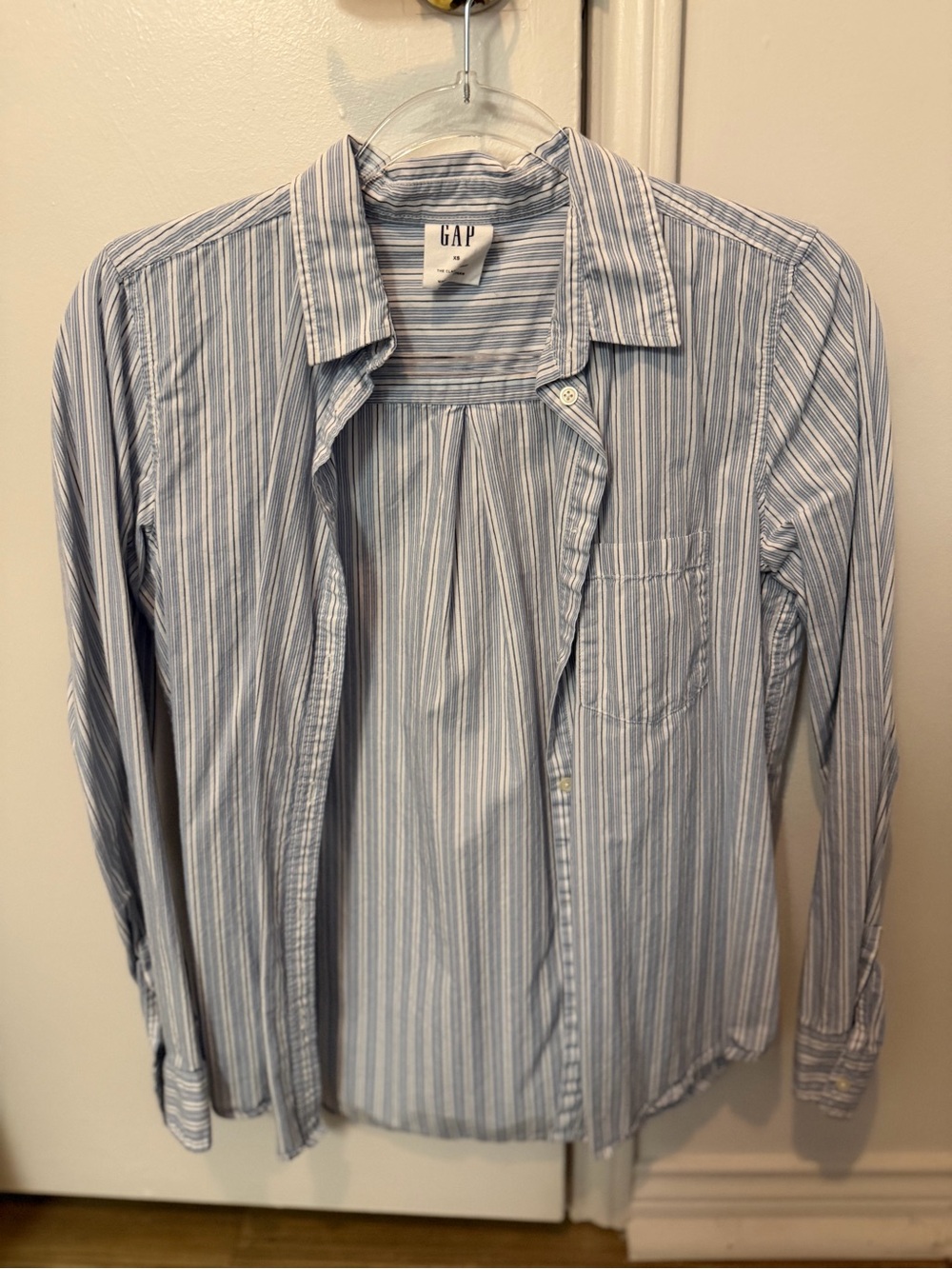 GAP The Classic Shirt Striped Button Down in Blue & White Size XS Like New